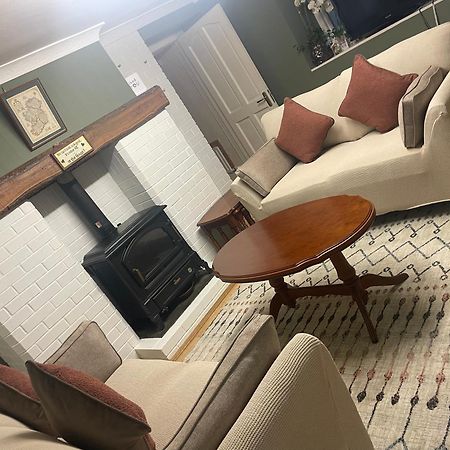 キングスコ－トLarge Townhouse With Gardensアパートメント エクステリア 写真