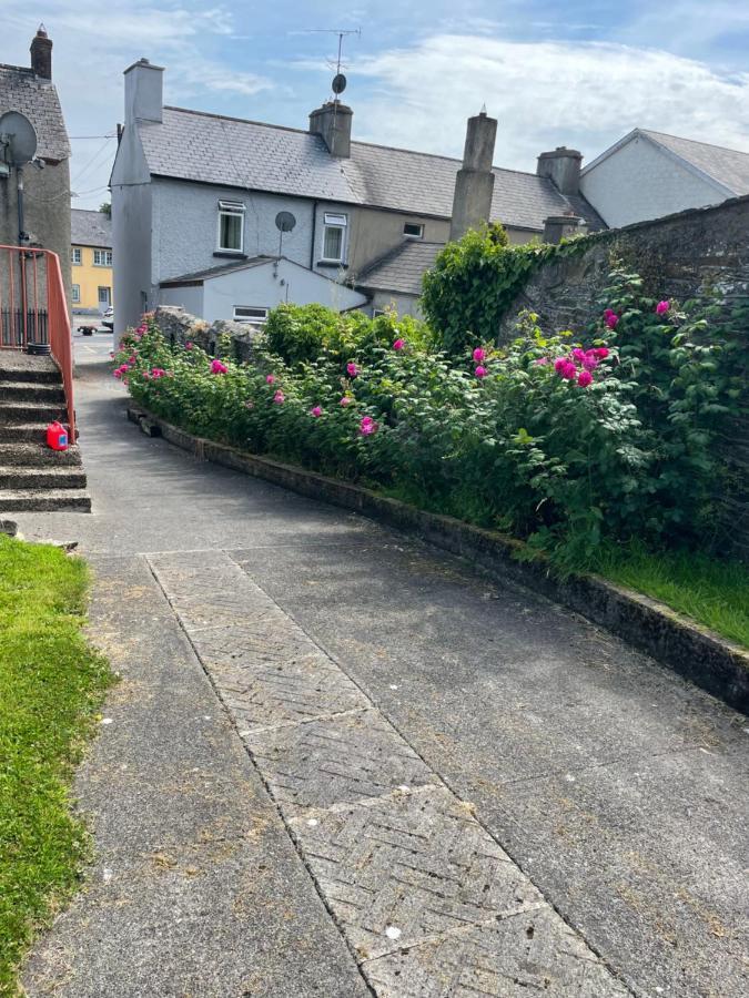キングスコ－トLarge Townhouse With Gardensアパートメント エクステリア 写真